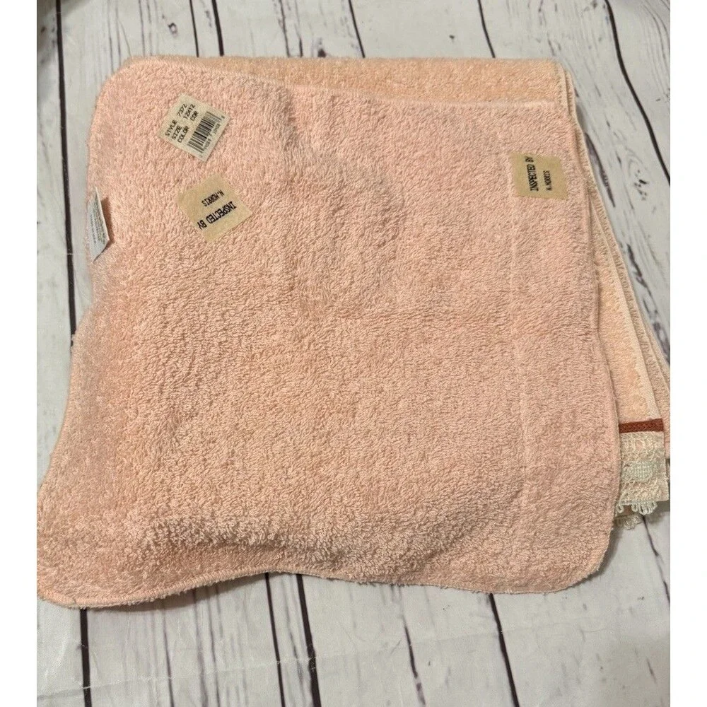 Vtg. Dundee Peach Bath Towel Set 1 Bath 1 Wash Cloth w/Lace Edging